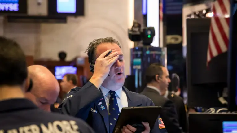 US Stocks Slump Sharply Amid Geopolitical & Rate Pressures