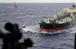 US Military Secretly Guides Around 70 Merchant Ships Across Strait of Hormuz