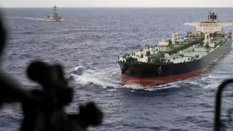 US Military Secretly Guides Around 70 Merchant Ships Across Strait of Hormuz US Military Secretly Guides Around 70 Merchant Ships Across Strait of Hormuz